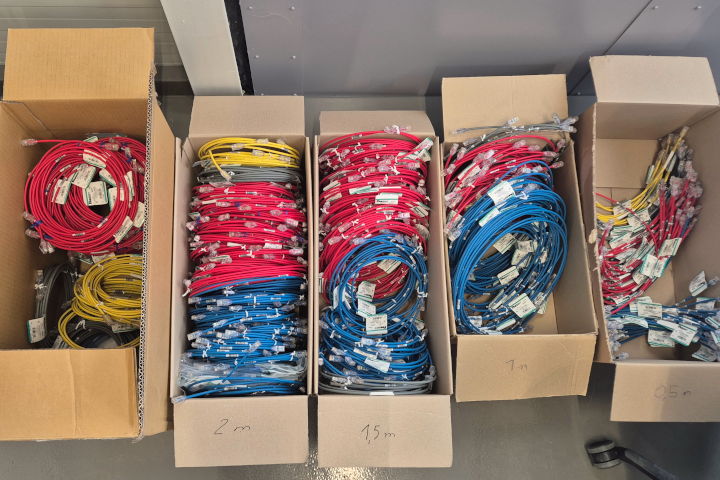 ../../../_images/move_zellik_cables_01.jpg